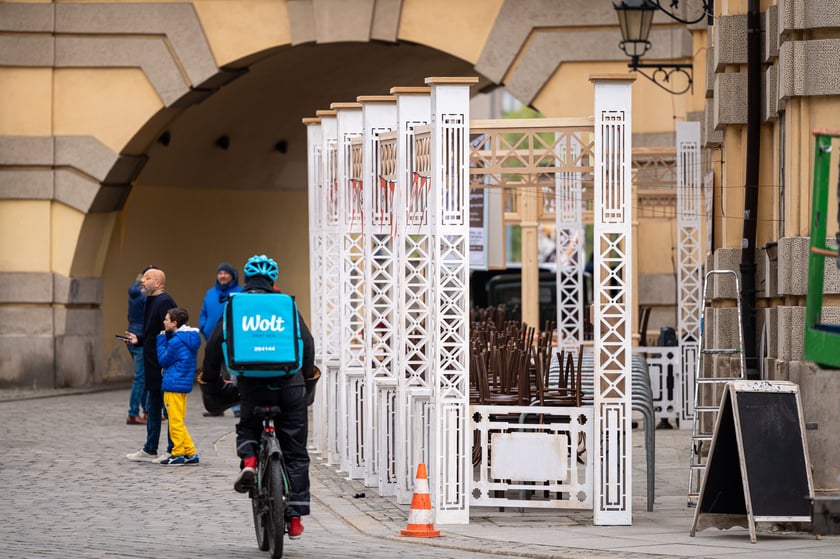 Plan zdjęciowy w okolicach Uniwersytetu Wrocławskiego. - Z uwagi na szczególne tło historyczne serialu (nazistowskie Niemcy lat 30. XX wieku), w przestrzeni miasta powstaną plany scenograficzne, uwzględniające określone znaki i symbole, charakterystyczne dla danego okresu historycznego, których nie należy w żaden sposób interpretować dosłownie – są jedynie dekoracją do filmu - informuje producent filmu